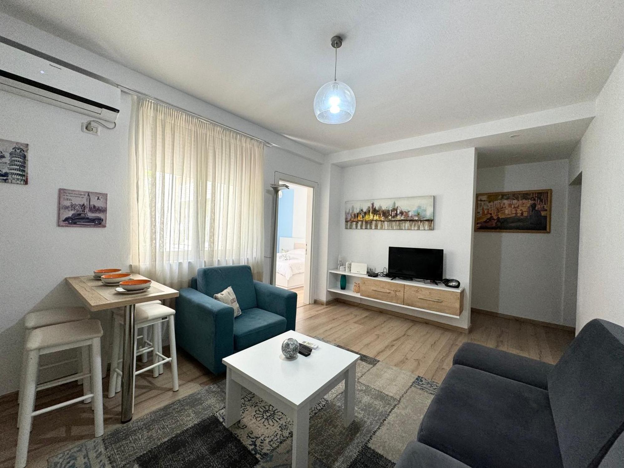Apartment In The New Bazaar Of Tirana - Hana Blu Exterior photo
